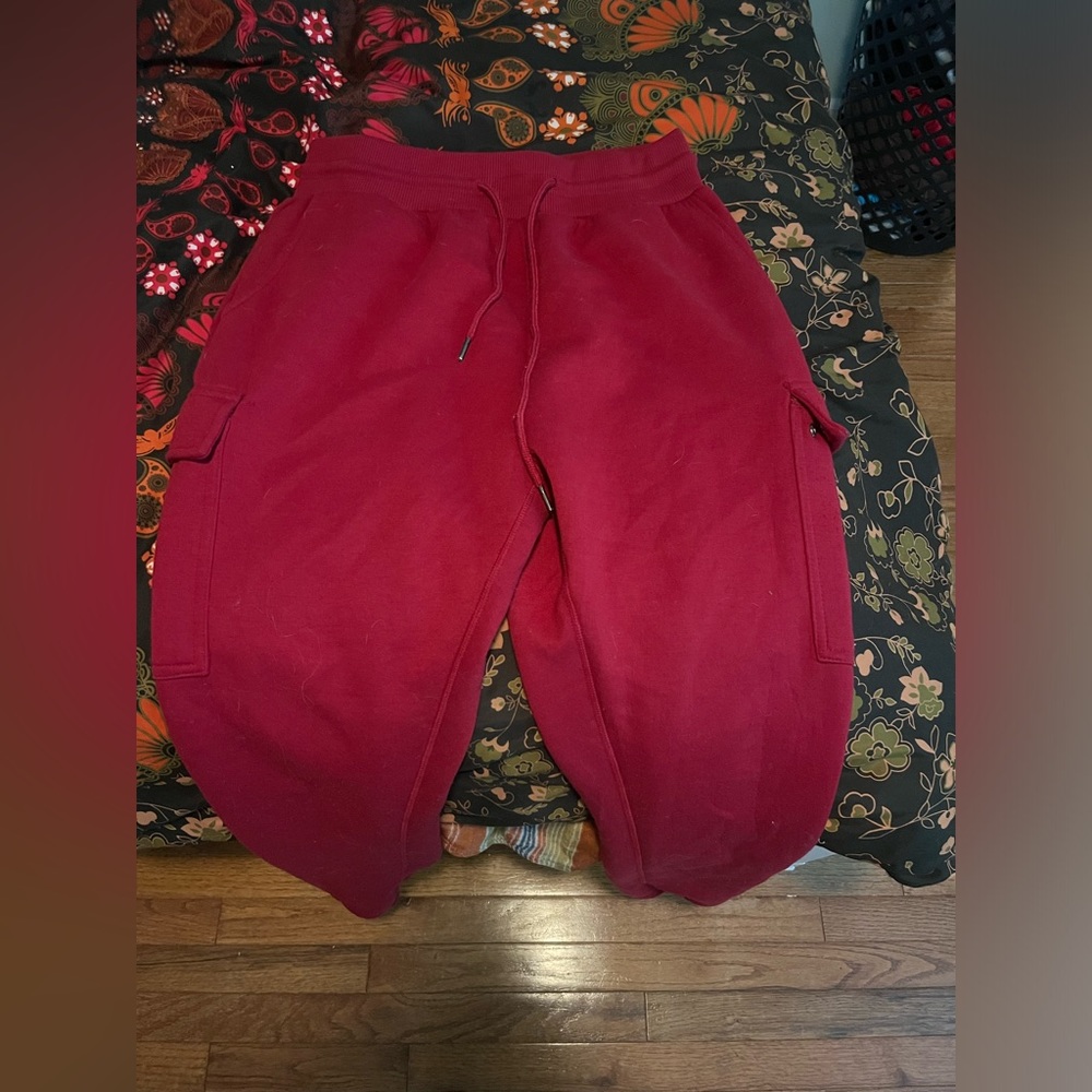 men’s red cargo sweatpants